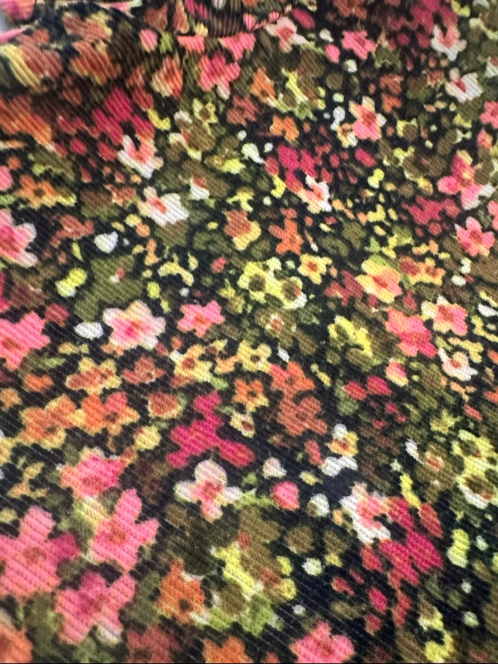 Crown & Ivy Floral Puff Sleeve Blouse in Green, Pink, Yellow M - Picture 6 of 9